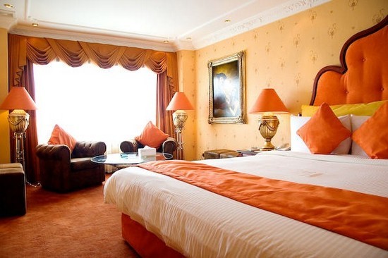 оранжевый цвет в интерьере 