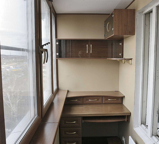 Лоджия-рабочий кабинет