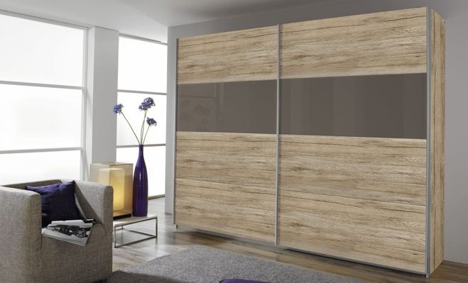 Какие плюсы и минусы встроенного шкафа?