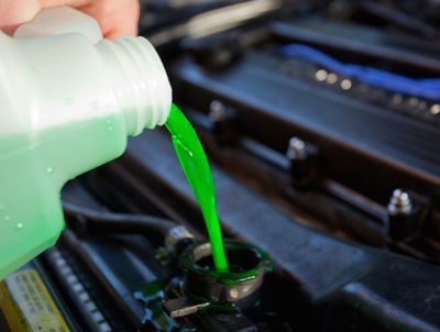 При какой температуре кипит (закипает) антифриз, от чего это зависит?