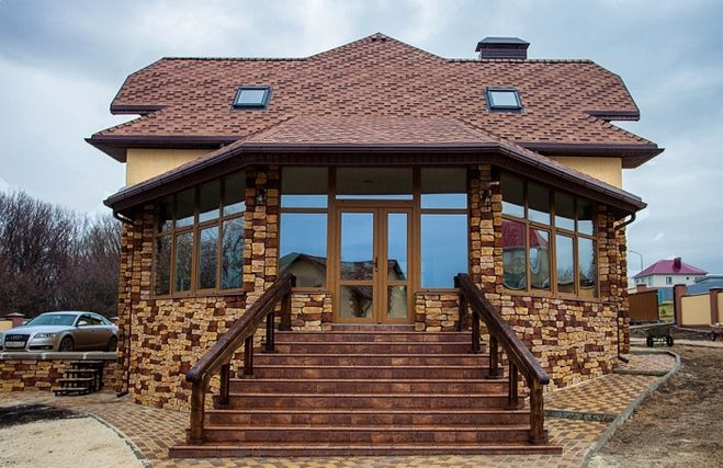 крыльцо дома и перила