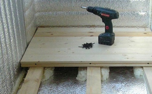 обшить пол на балконе деревом, утеплить пенофолом