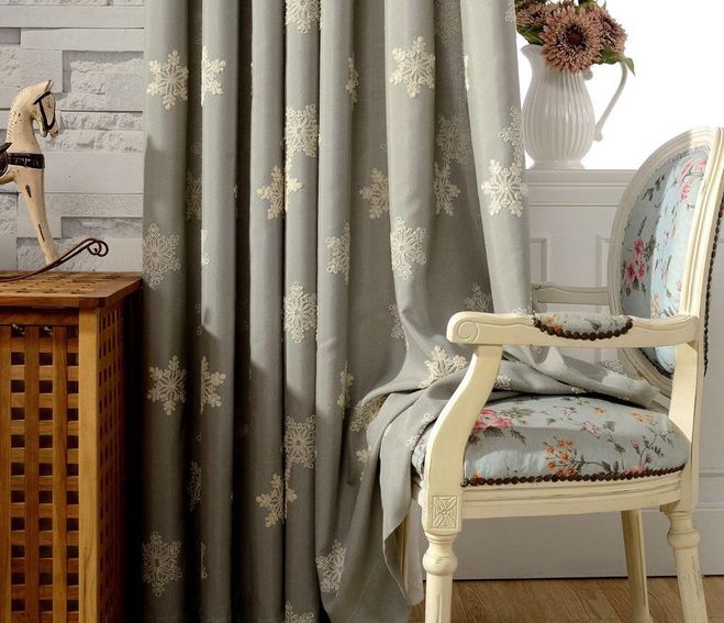 Как вышить снежинку на ткани своими руками